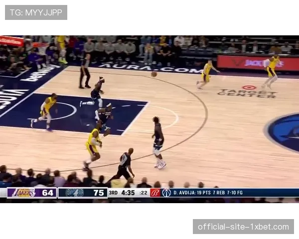 詹姆斯转换进攻效率随年龄下滑，湖人快攻产量受影响